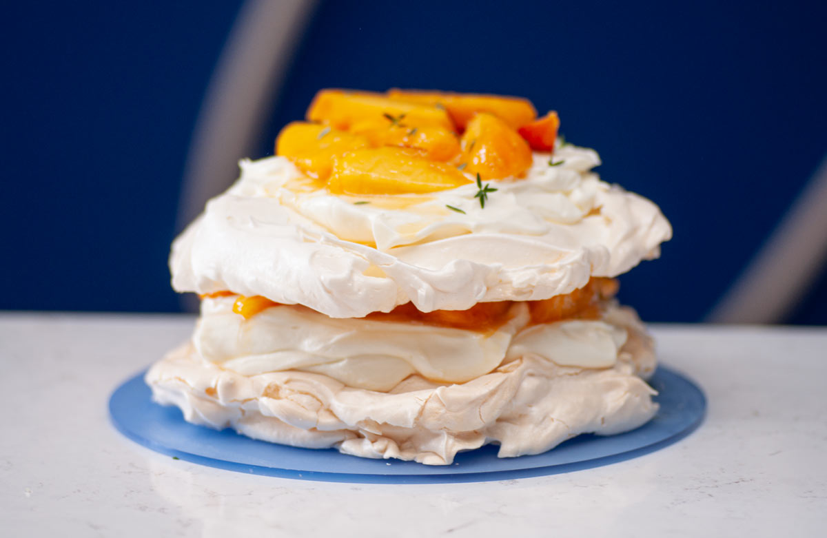 Z Beza Beza z brzoskwiniami i tymiankiem - Bird Baking - Blog z przepisami