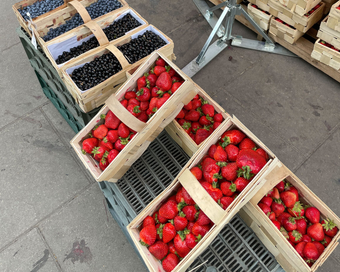 truskawki na straganie do dżemu truskawkowego