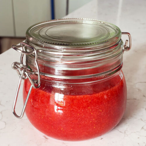 dżem truskawkowy w słoiku